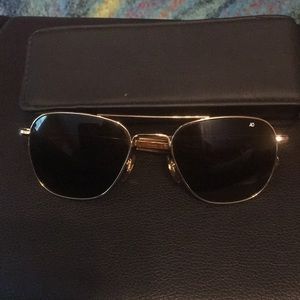 AO Eyewear Original Pilot Sunglasses Like New